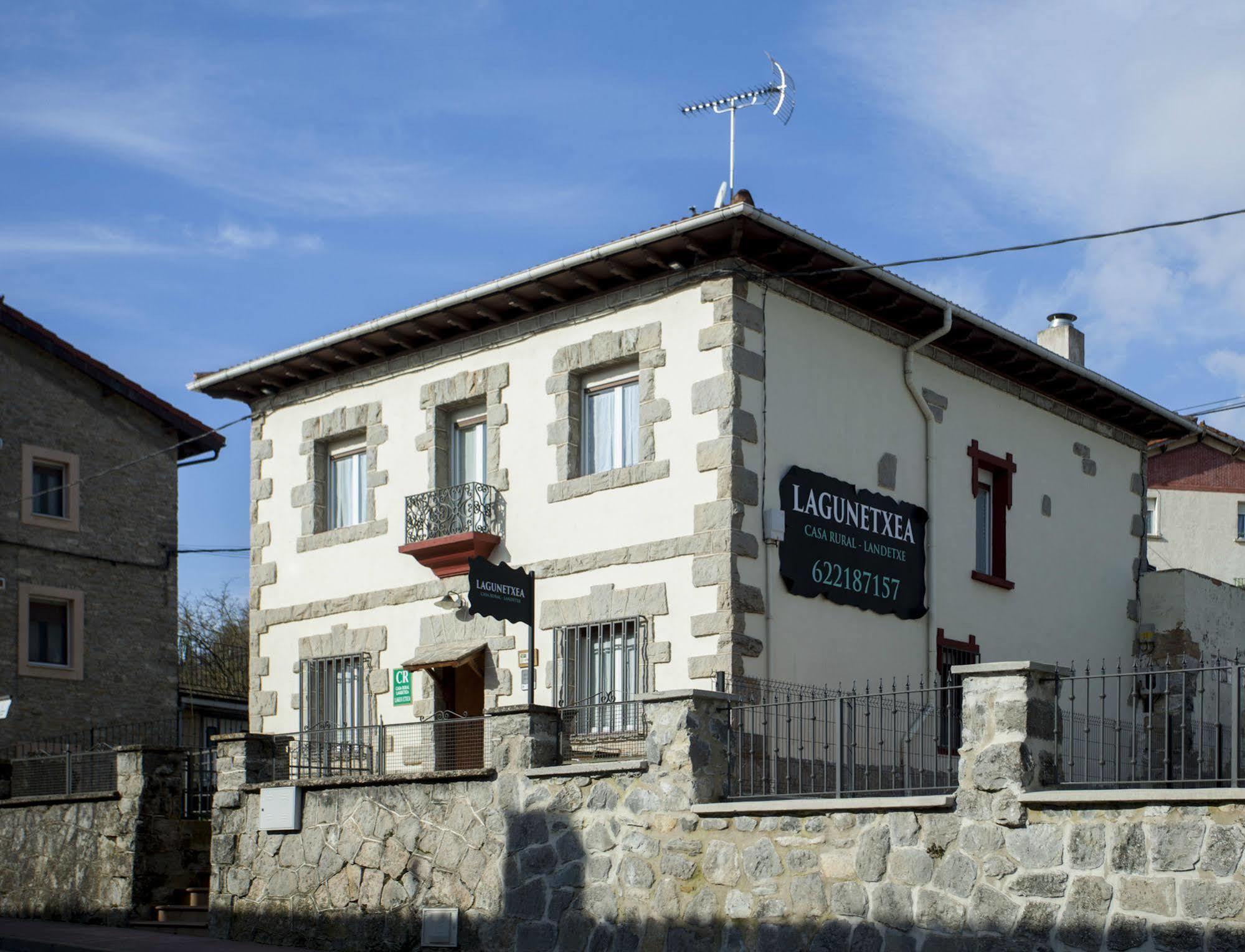 Casa Rural Lagun Etxea Pobes Bagian luar foto
